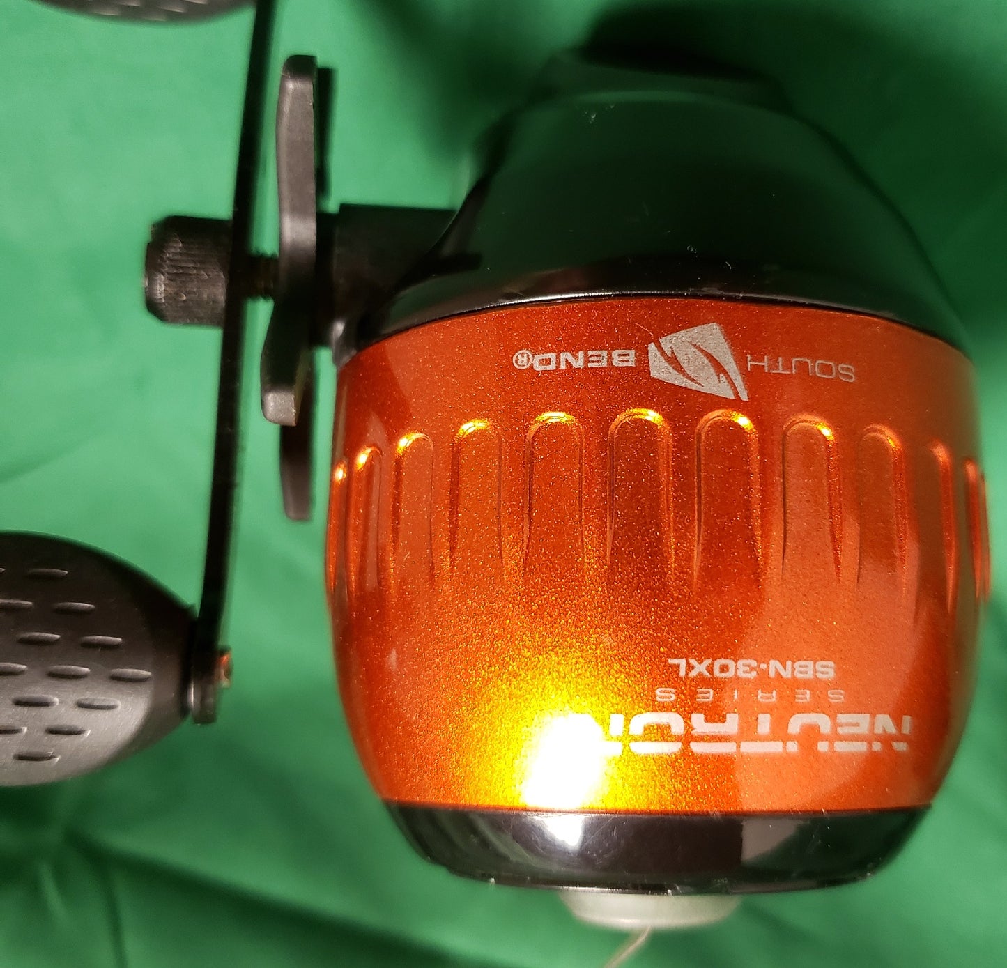 South Bend Neutron Size 30XL Spincast Fishing Reel Prespooled w/14 lb Line